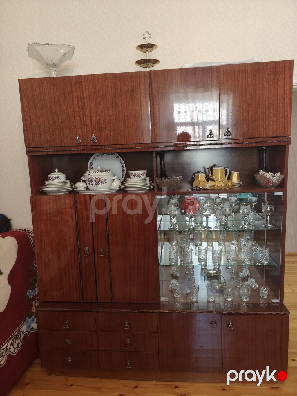 Mebel vitrin-divan qab dolabı - Material: laklı ağac səth, klassik — Şkaflar, Bakı (2)