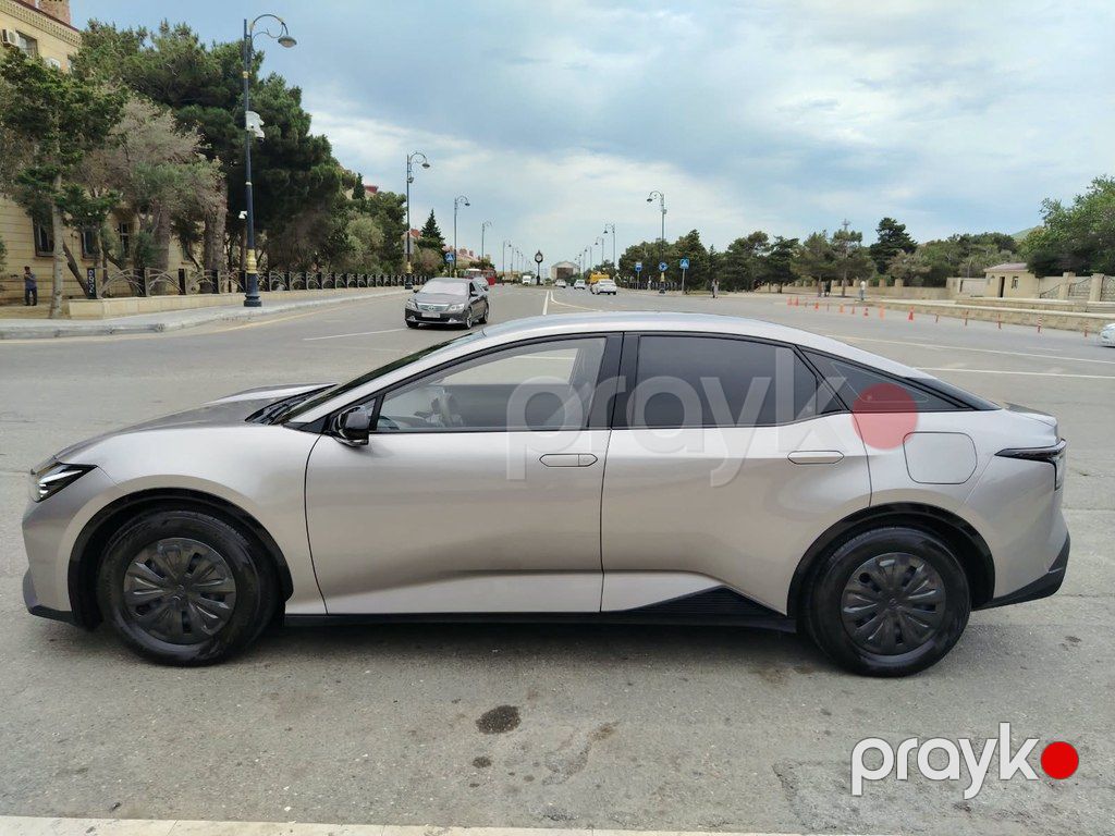 Toyota bZ3, 65.2 kWh, 2024 il, 48 000 km — Avtomobillər, Bakı (4)