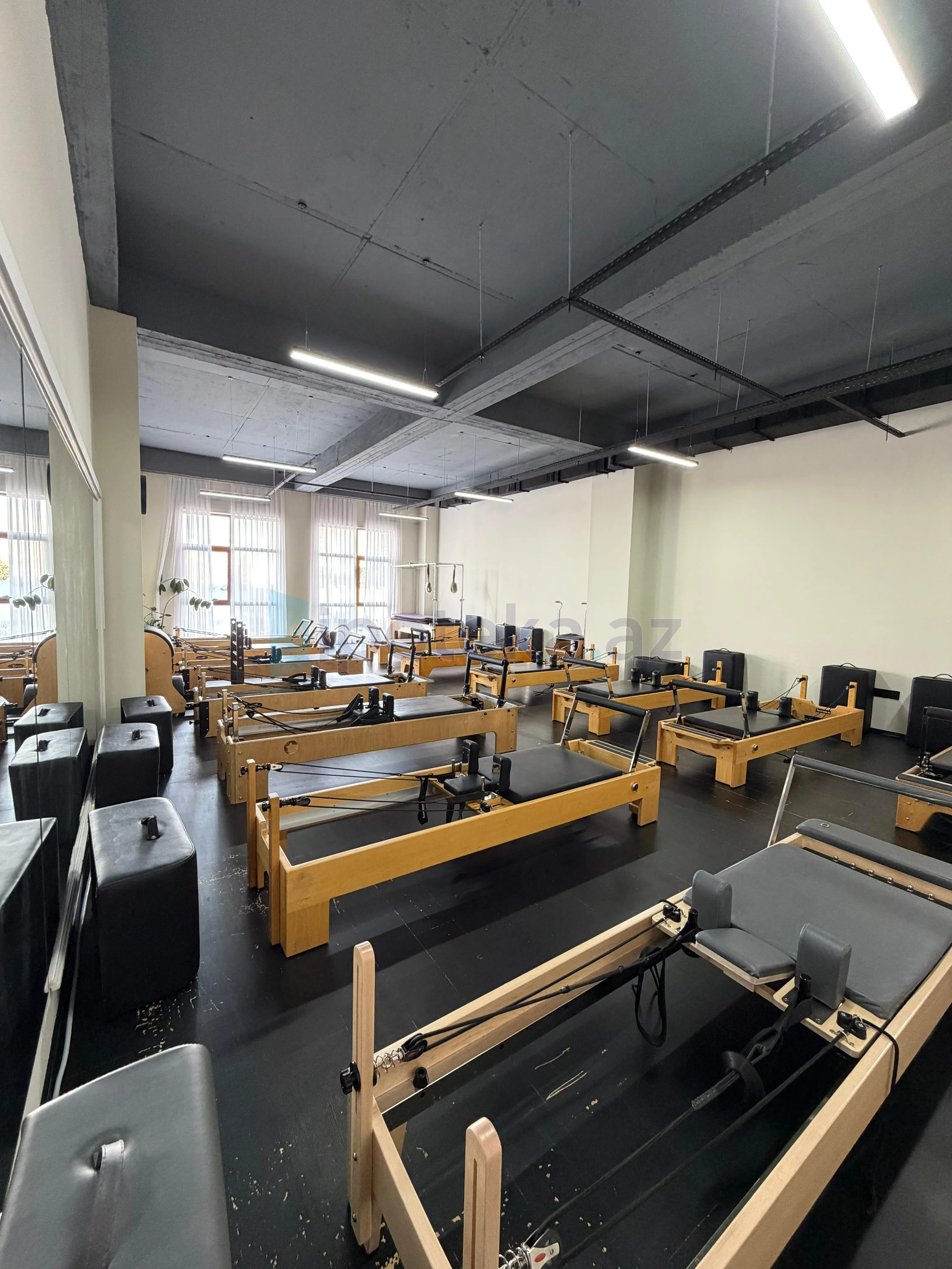 1 Otaq, Ofislər, Nəsimi r., 131.00 m² — Bakı