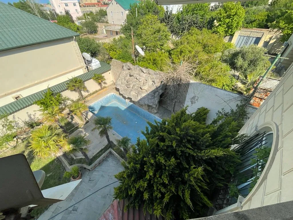 Novxanı, 7 otaqlı Həyət evi satılır - 400 m², 3 mərtəbə, 9 sot — Ev, villa, Bakı (5)