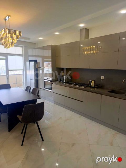 İcarəyə verilir 4 otaqlı yeni tikili 215 m²