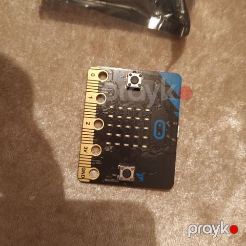 BBC micro:bit – tədris və hobbiyə uyğun mini mikrokontroller lövhəsi — Bakı
