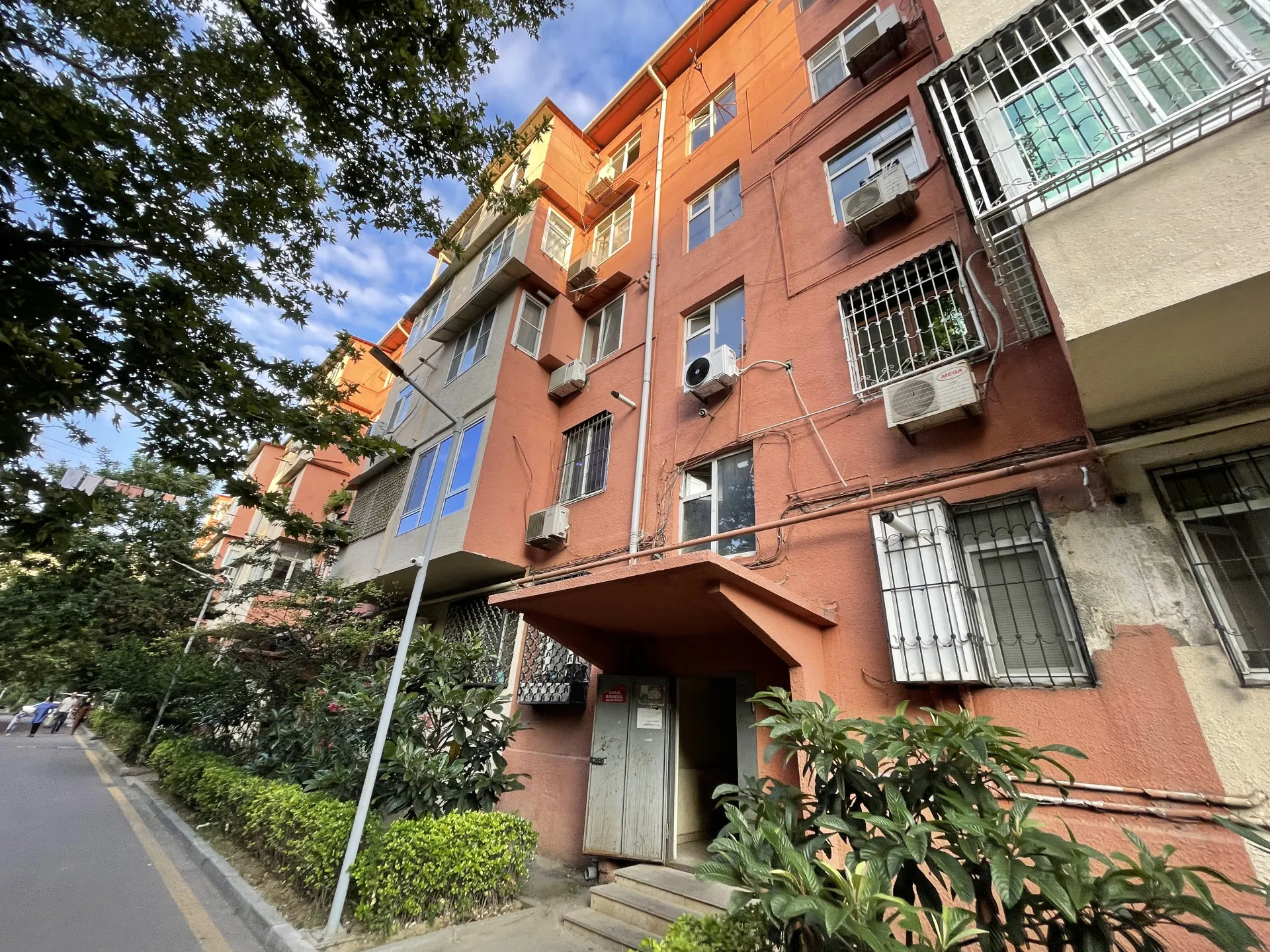 Memar Əcəmi m.st, 3 otaqlı Köhnə tikili satılır - 77 m², 5/5 mərtəbə — Bakı