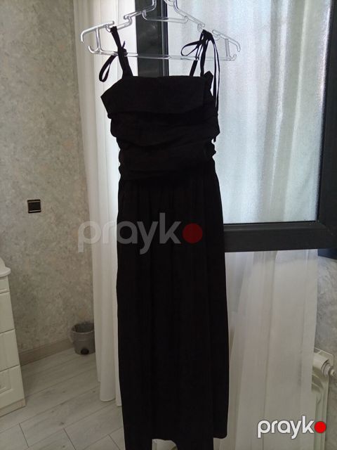 Qara rəngdə uzun qadın donu - Stil: maxi uzunluqda, romantik və zərif — Masazır
