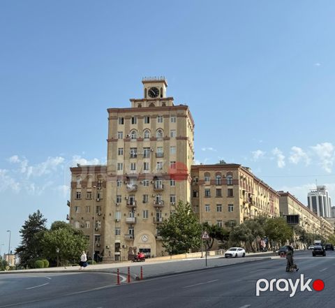 Satılır 2 otaqlı köhnə tikili 65 m² — Bakı