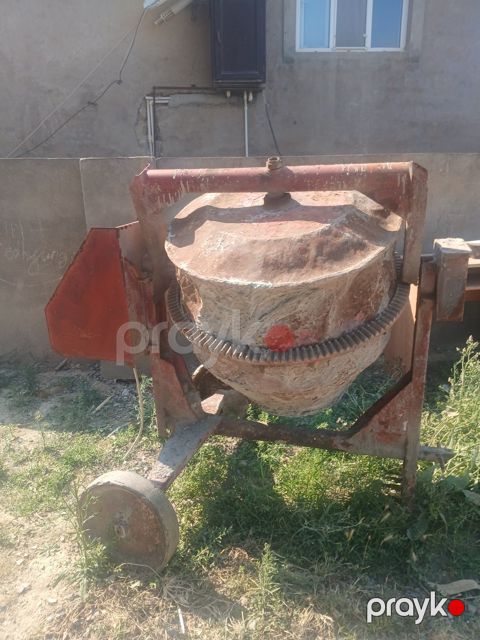 Beton qarışdıran və vibrostol — Bakı
