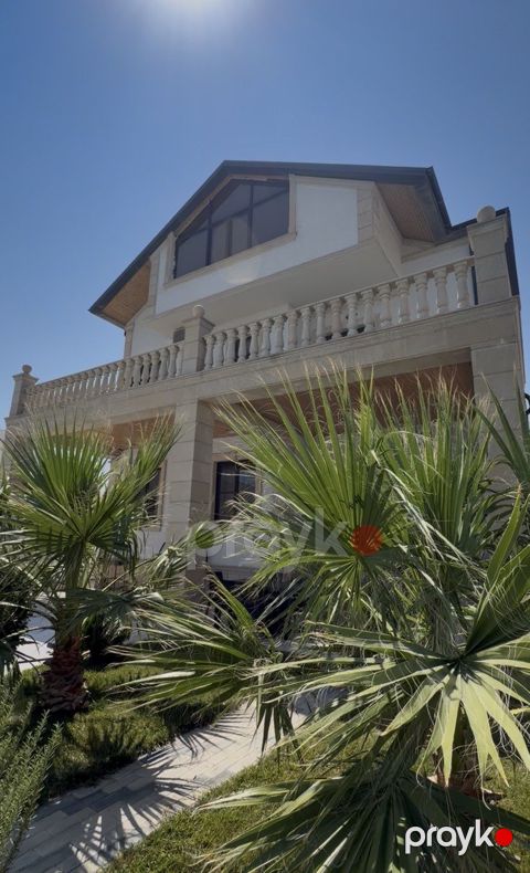Satılır 5 otaqlı həyət evi/bağ evi 280 m² — Bakı