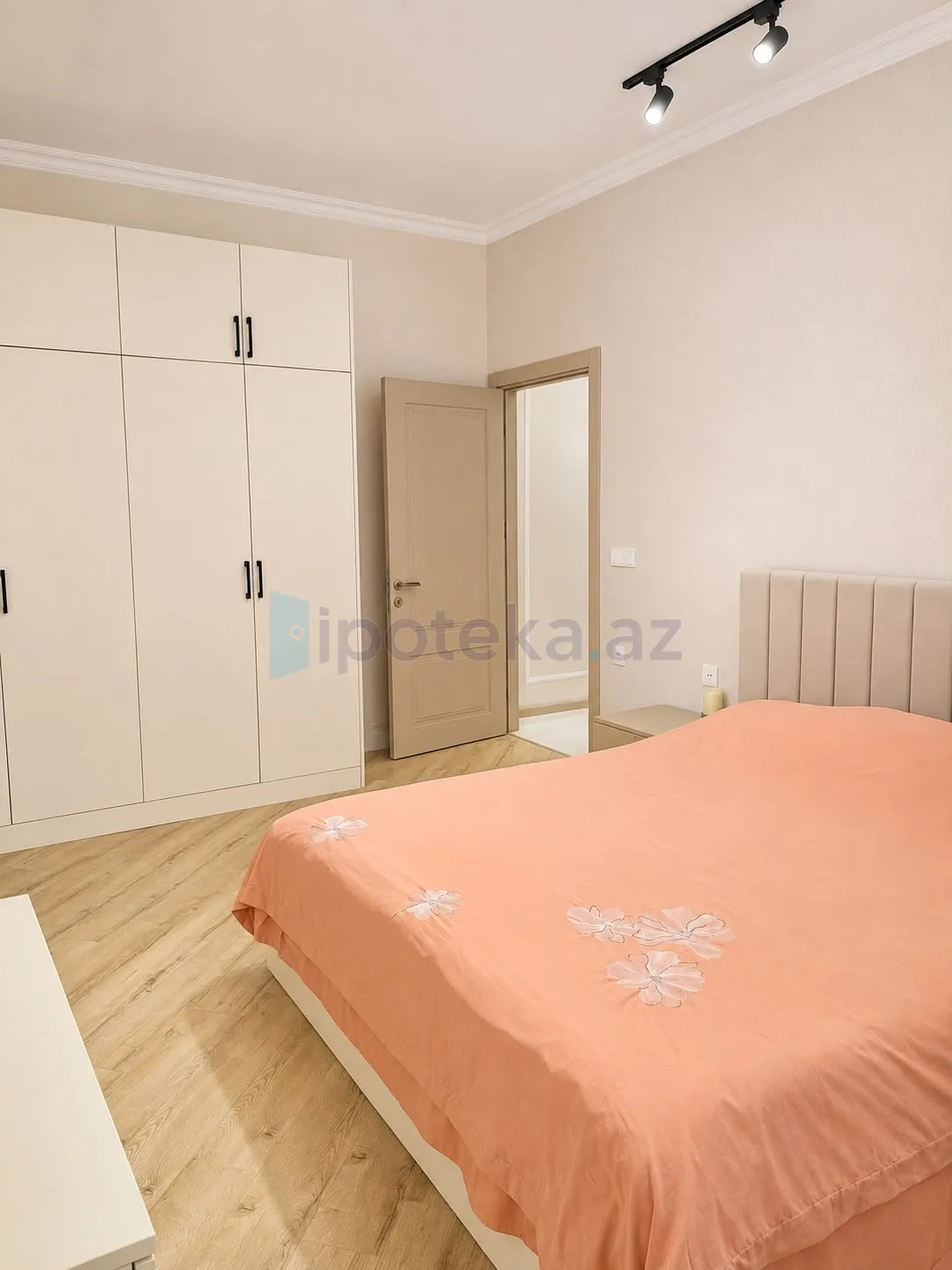 Satılır: 2 Otaq, Yeni tikili, Binəqədi r., 7-ci mkr q., 80.00 m² — Bakı