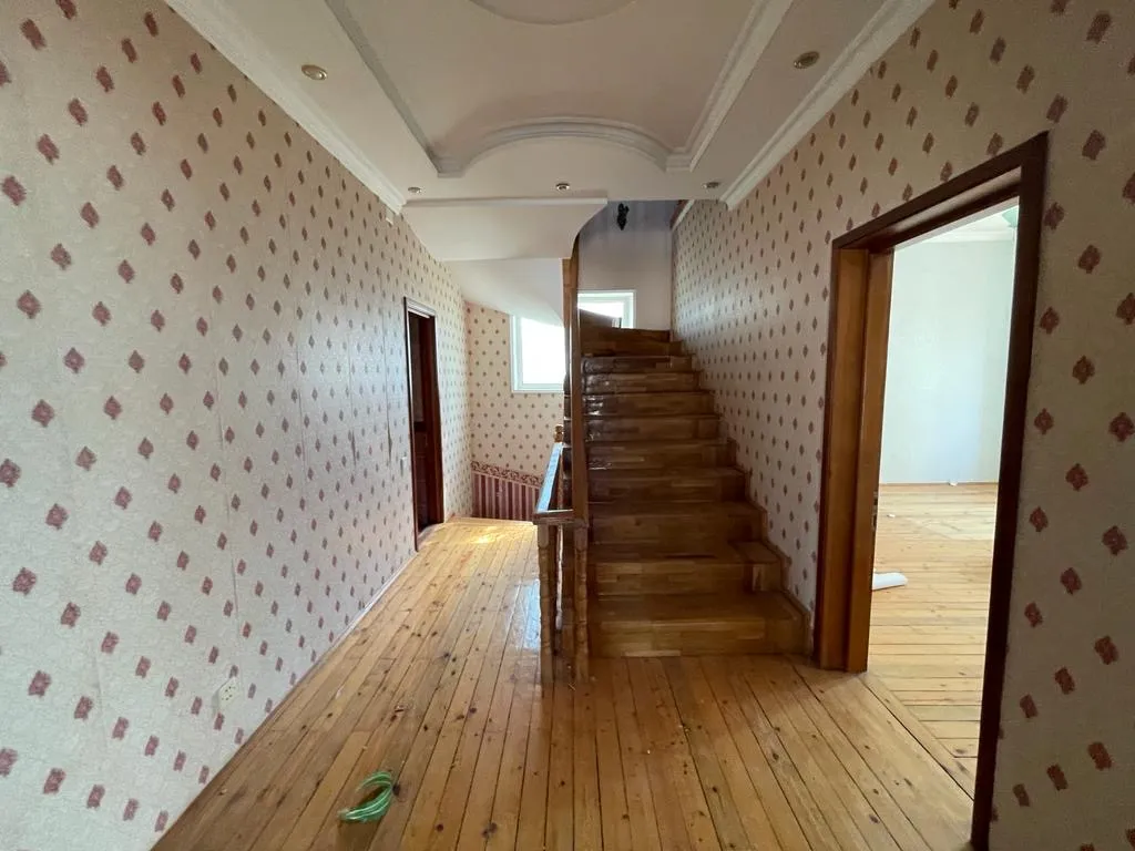 Novxanı, 7 otaqlı Həyət evi satılır - 400 m², 3 mərtəbə, 9 sot — Ev, villa, Bakı (9)