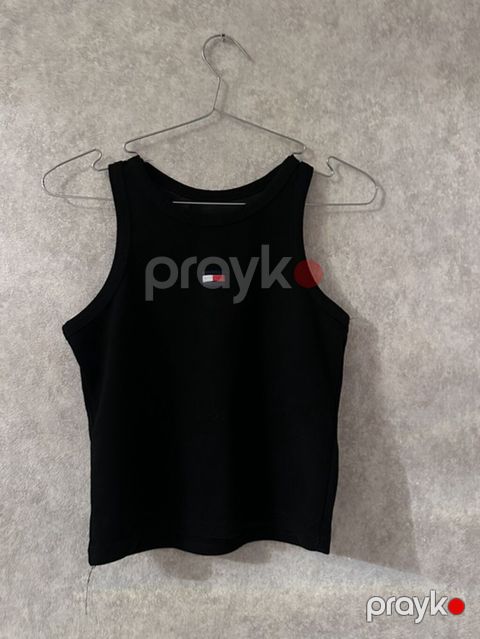 Qadın üçün qolsuz qara top - Rəng: qara - Stil: yığcam, yüksək — Bakı