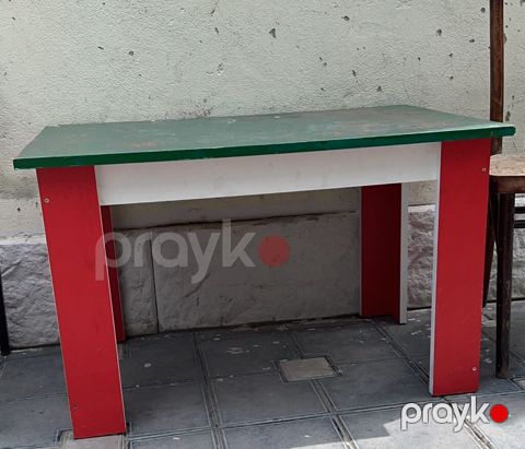 Rəngli yazı/iş masasının satışı - Tip: Düz masa - Material — Digah