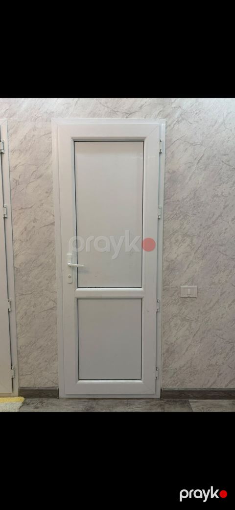 Ağ rəngli PVC plastik qapı.2 ədəd var 1 ədədi 100 azn — Ceyranbatan