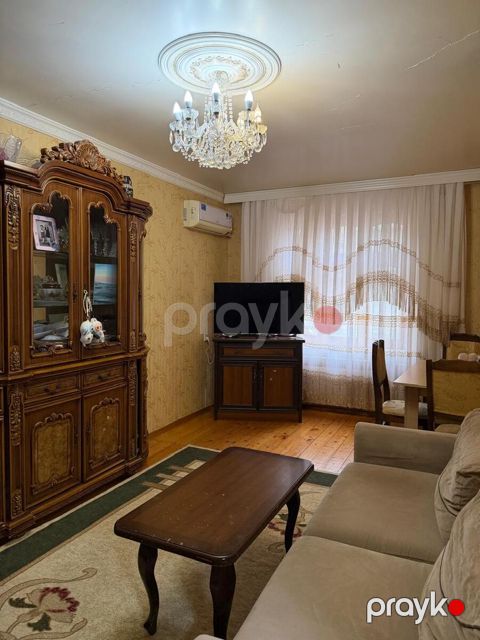 Satılır 2 otaqlı köhnə tikili 60 m²