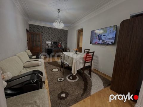Satılır 4 otaqlı köhnə tikili 100 m² — Bakı