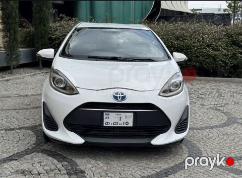 Toyota Aqua 2017 Ideall Vezıyyetde BEZKRASKA1.5 hibrid. Şəhər içi 3-4 — Bakı