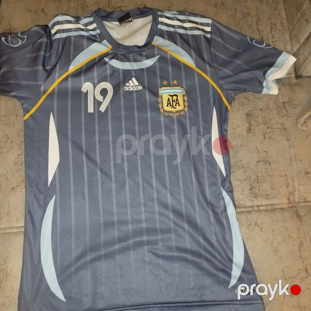 Futbol köynəkləri hamısı yeni vəziyyətdə üçü bir yerdə satılır 40 azn — İdman və istirahət, Bakı (5)