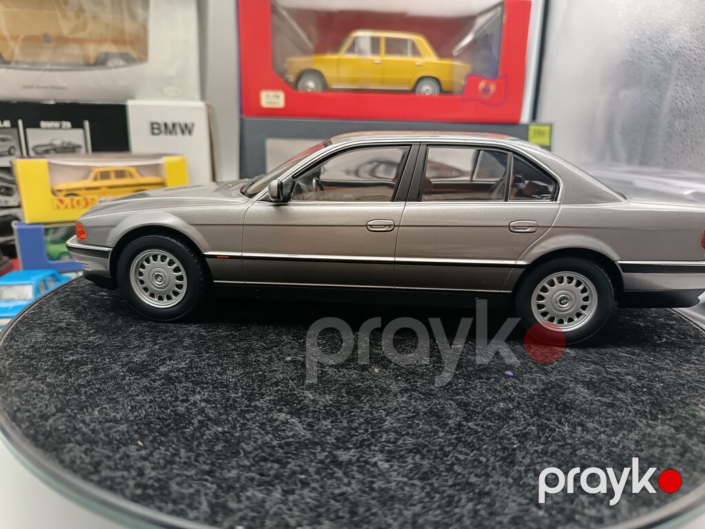 BMW, 2026 il, 1:18, Dəmir, Ünvandan götürmə — Modellar, Masazır (4)