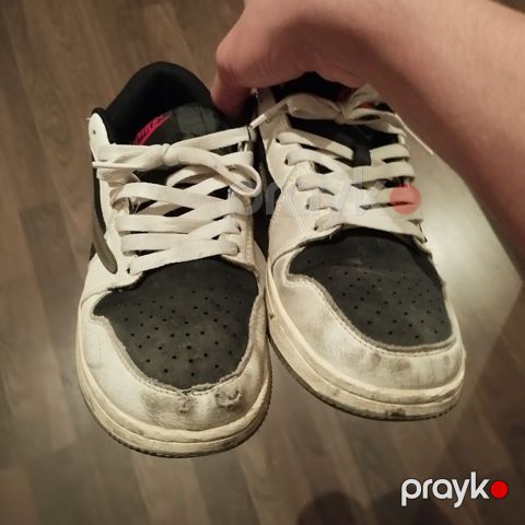 Nike Travis Scoot olive ayaqqabıları işlənilmiş vəziyyətdədir sağ — Bakı