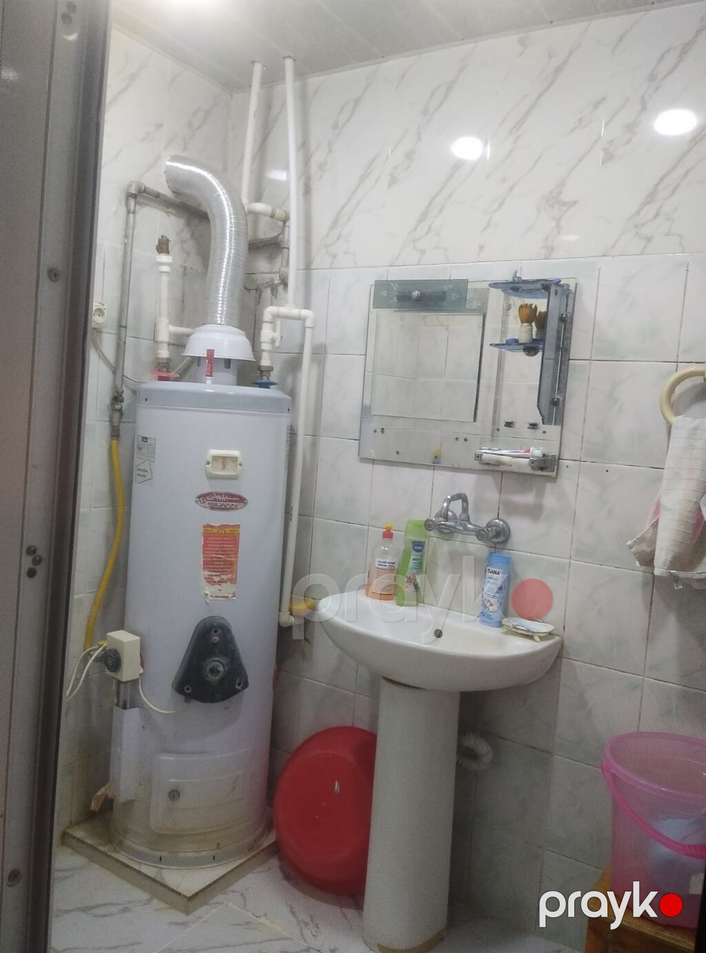 3 otaqlı mənzil,hamam tualet ayrı, təmirli. Unvan: Mahrasa bağı, bina — Mənzil, Gəncə (4)
