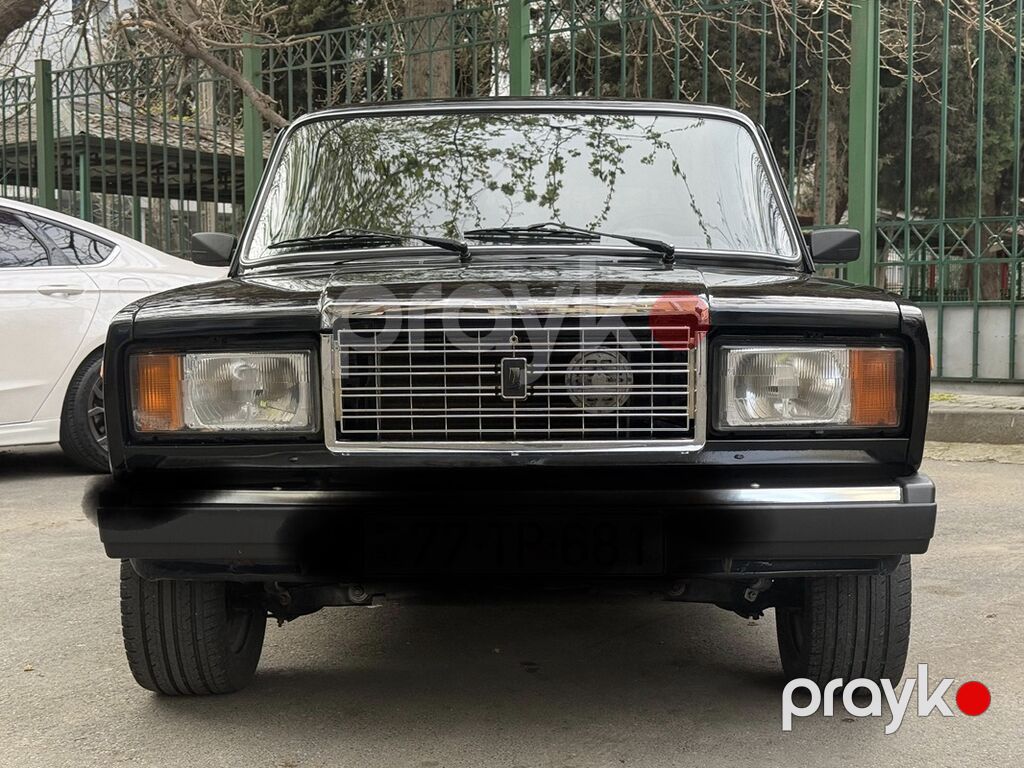 Model: Lada Riva/2107 sedan Kuzov: 4 qapılı, qara rəng Sürətlər — Avtomobillər, Bakı (6)