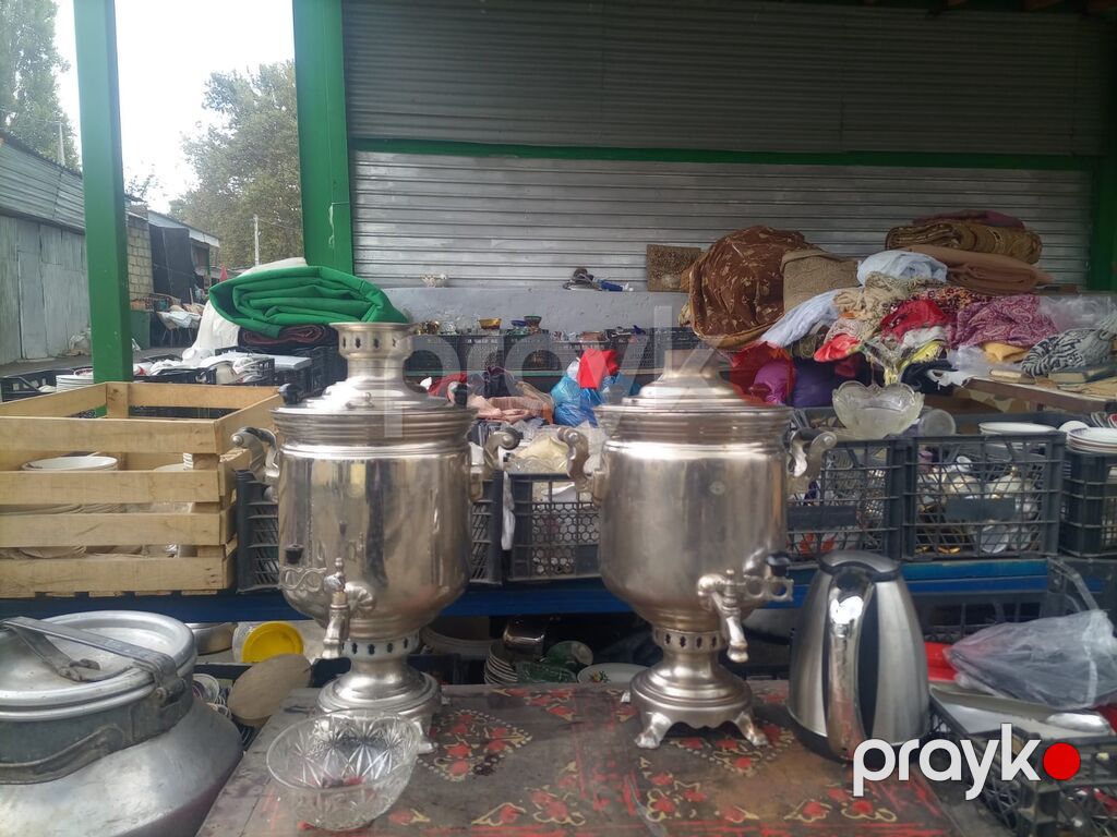 Kömürlə işləyən klassik samovar. Şəkillərdə metal korpuslu, iri — Samovarlar, Bakı (5)