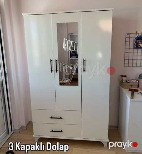 3 qapılı paltar dolabı – ağ rəngdə, şüşə güzgülü orta qapı ilə — Xırdalan