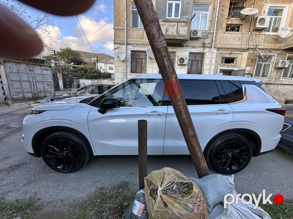 Mitsubishi Outlander, 2.5 L, 2023 il, 21 800 km — Avtomobillər, Bakı (2)