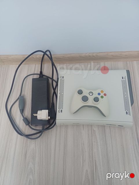 Xbox 360 oyun konsolu seti. 1 ədəd oyun hədiyyə ediləcək.Real alıcıya — Bakı