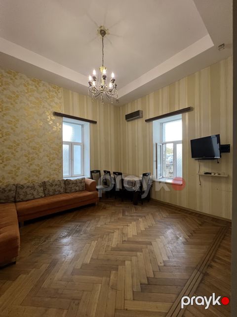Satılır 2 otaqlı köhnə tikili 70 m² — Bakı