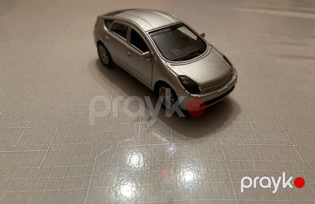 Gümüşü rəngdə metal miniatura avtomobil modeli - Miqyası: təxmini — Oyuncaq nəqliyyatı, Bakı (2)