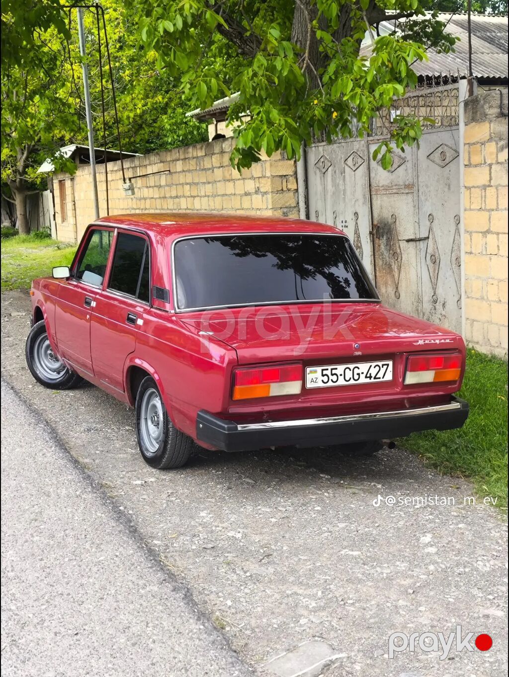 Vaz 2107 sedan – klassik görünüşlü, tünd qırmızı rəng. Xarici — Avtomobillər, Şəki (2)