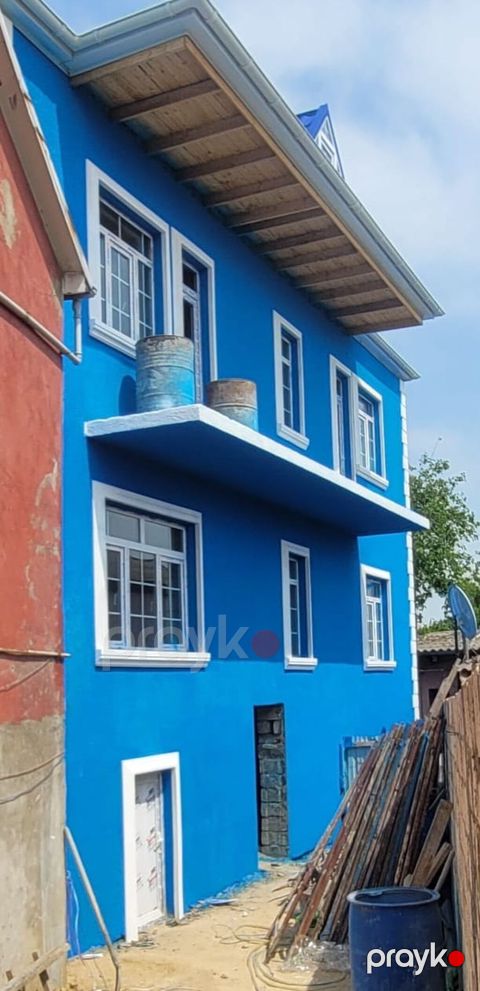 6 otaqlı, 220 kv. m, Təmirsiz