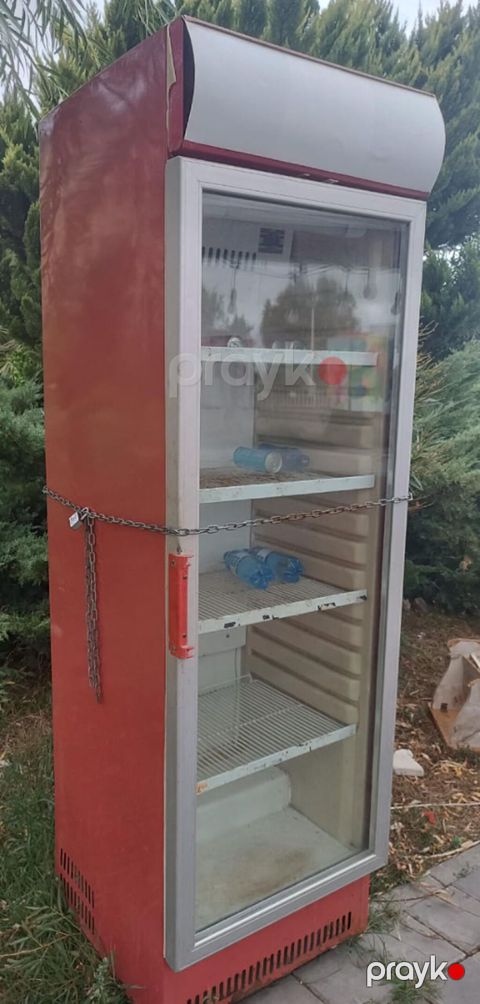 Vitrin soyuducu satilir. Her bir seyi islek veziyyetdedir. Yaxsi — Sumqayıt