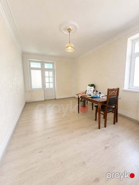 Satılır 2 otaqlı köhnə tikili 50 m² — Bakı