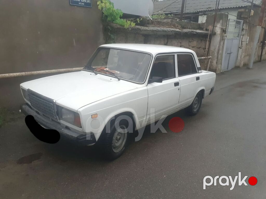 VAZ 2107 sedan - Kuzov: 4 qapılı, ağ rəng, klassik kvadrat dizayn — Avtomobillər, Digah (3)