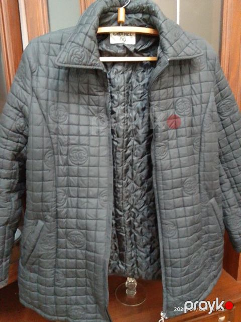 Qadınlar üçün q quilted üst geyim – boz rəngli, dizə yaxın uzunluqda — Digah