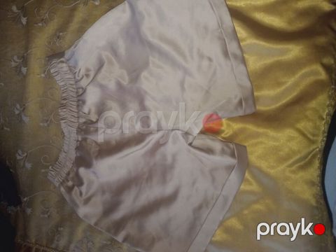 Zərif atlas/parıltılı materialdan qadın şortu. -1 defe geynilip cemi 1 — Tərtər