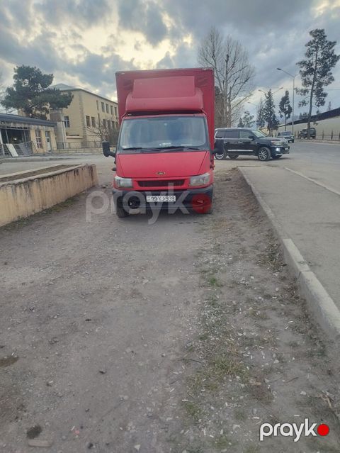 Qırmızı rəngli yükdaşıma furqonu Xüsusiyyətlər: - Korpus: qapalı — Gəncə