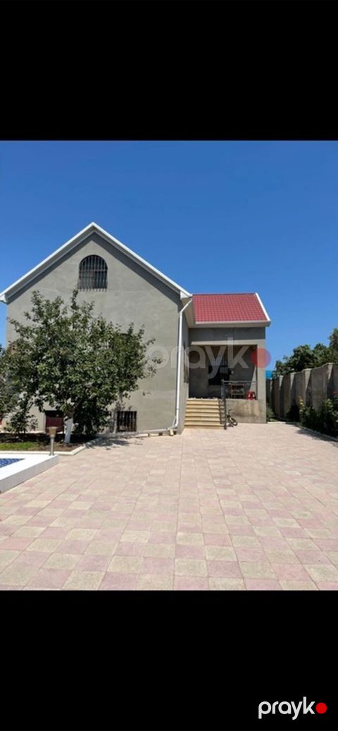 Hovuzlu həyət evi - Geniş, tam daş hasarla əhatələnmiş həyət — Digah