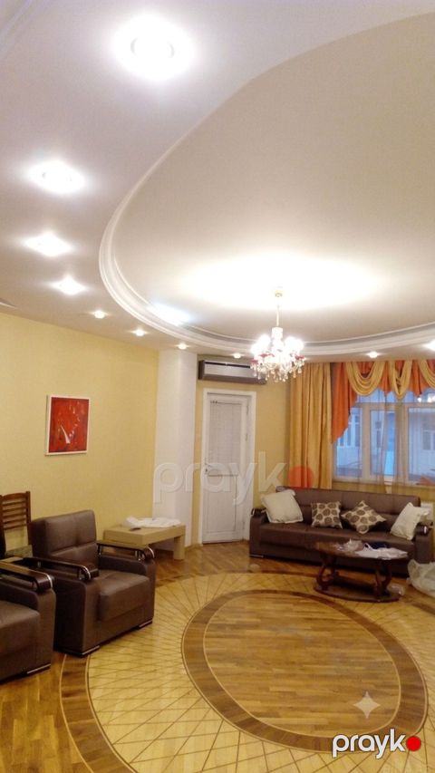 Satılır 3 otaqlı köhnə tikili 135 m² — Bakı