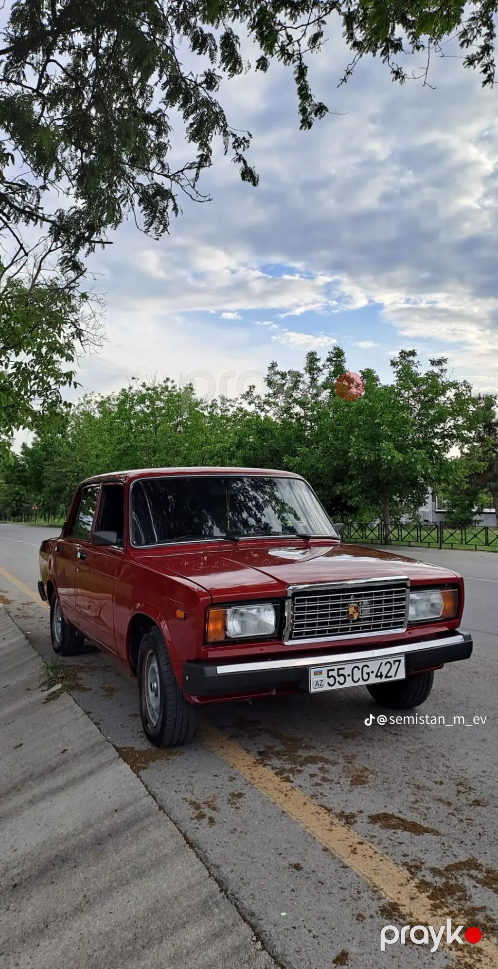 Vaz 2107 sedan – klassik görünüşlü, tünd qırmızı rəng. Xarici — Avtomobillər, Şəki (3)
