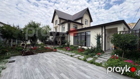 Satılır 6 otaqlı həyət evi/bağ evi 370 m² — Bakı