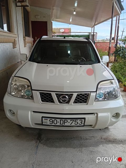 Nissan X-Trail, ağ rəng, 5 nəfərlik şəhər və kənar yol üçün praktik — Digah