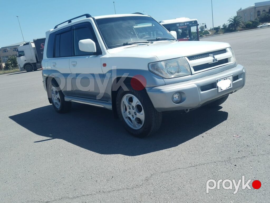 Mitsubishi Pajero iO 4WD kompakt yolsuzluq avtomobili. Avtomobilin — Avtomobillər, Gəncə (6)