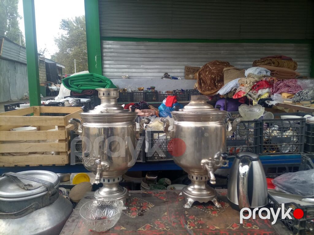 Kömürlə işləyən klassik samovar. Şəkillərdə metal korpuslu, iri — Samovarlar, Bakı (8)