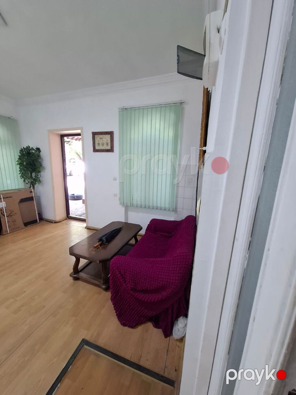 Tam merkezde. 28 may metrosunun teze cixisina yaxin erazide,Amerka — Ofis, Bakı (5)