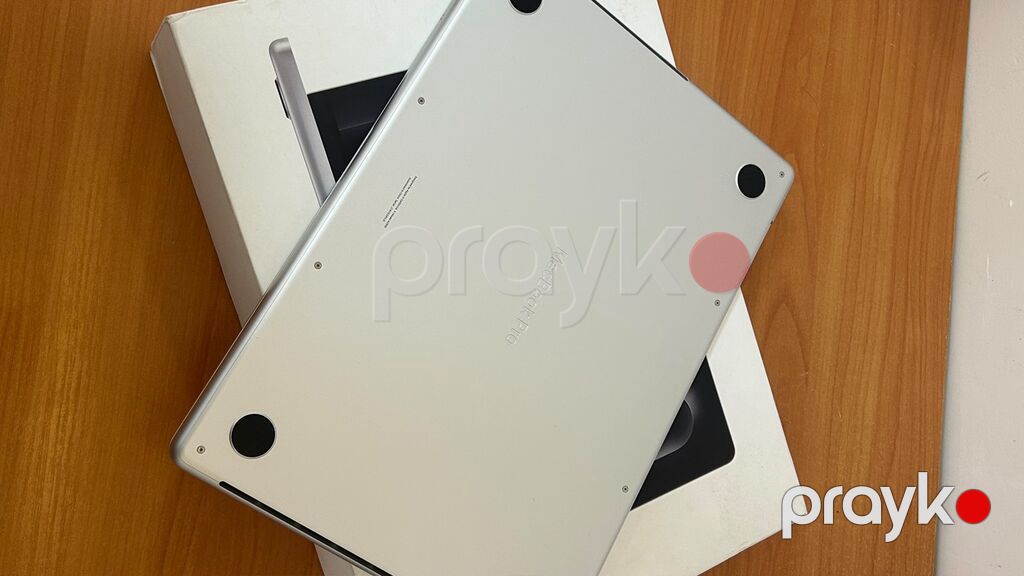 Macbook gündalik istifada olunub cızığı yoxdur xırda yerlarinda var — Apple Macbook, Digah (3)
