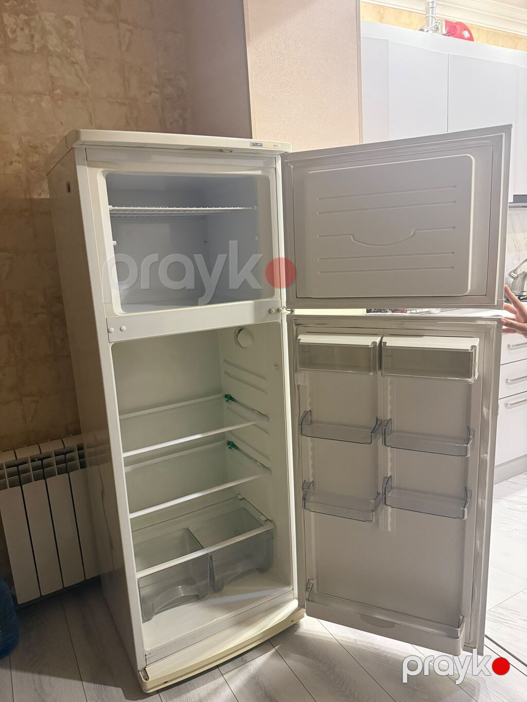 İki qapılı soyuducu (aşağıda soyutma bölməsi, yuxarıda dondurucu) — Soyuducular, Xırdalan (2)