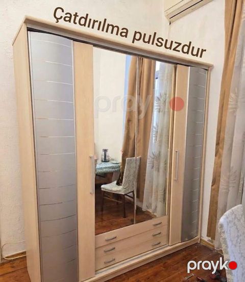 Dolab satilir .Ela veziyyetdedir. Qiymeti 250 AZN Catdirilma pulsuz — Bakı