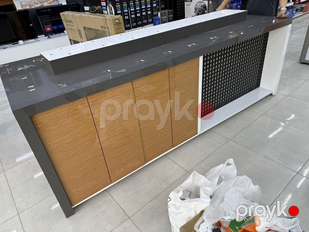 Mobil telefon vitrini. Ünvan Quba — Kassa avadanlığı, Quba (4)